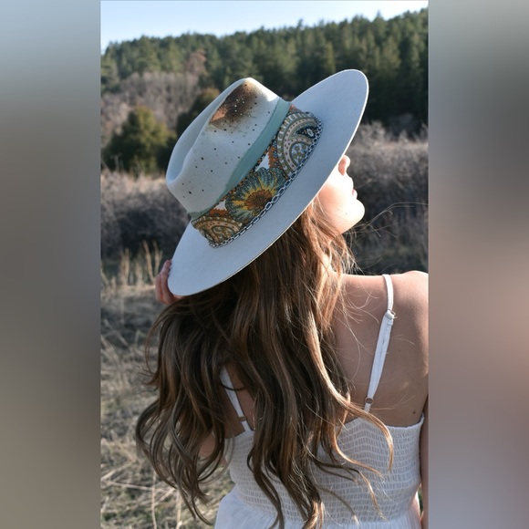 Leo Zodiac Hat - Picture 2 of 6